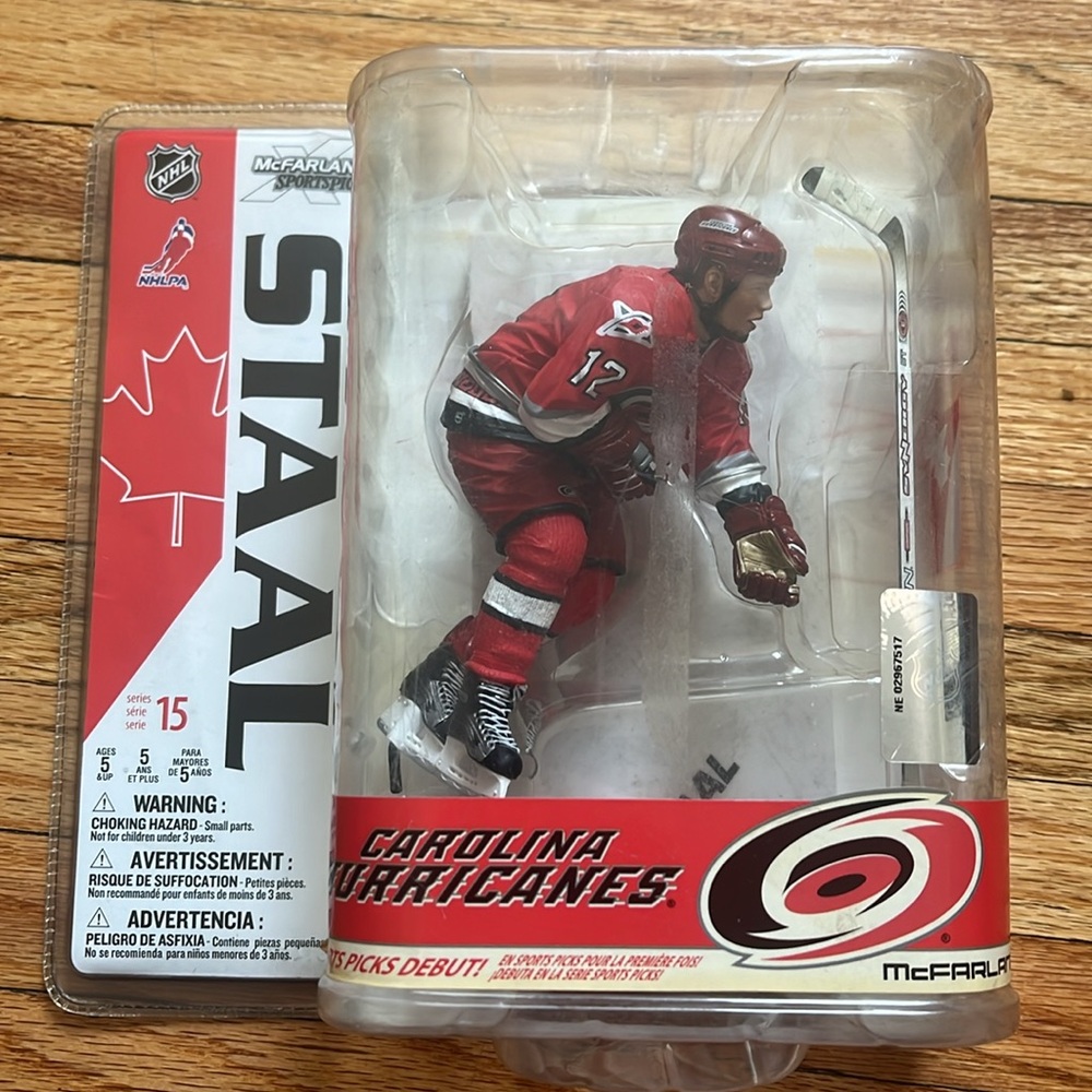 Eric Staal McFarlanes Sportspicks Figure / NHL / Carolina Hurricanes / 2007 - Picture 5 of 8